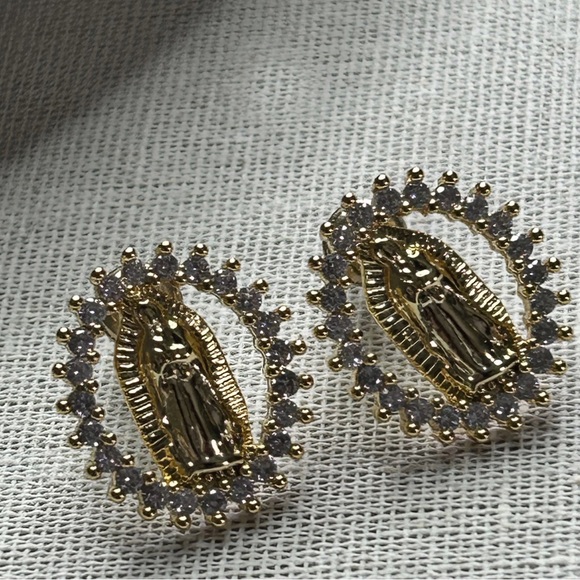 Gold Mob Wife Virgin Mary Stud Earrings - Picture 3 of 9